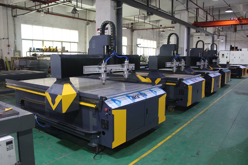 防雾PC镜片切割机定制 米兰数控助力医护行业提高产能